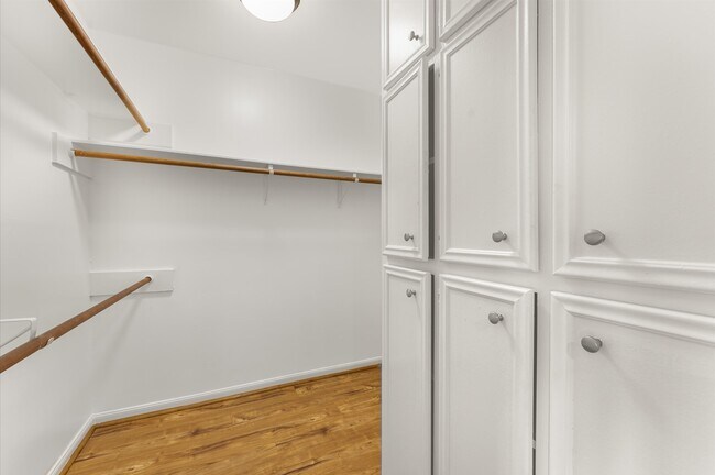 Building Photo - 33 Crystal Lake Ln