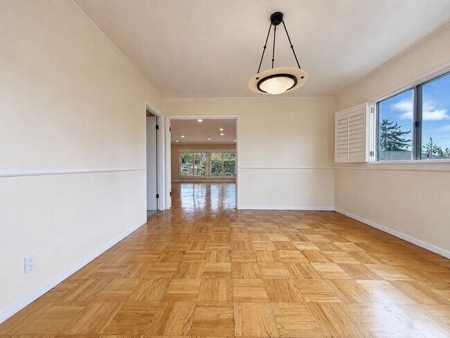 Building Photo - Refined Piedmont Residence with Timeless Mid-Centry Appeal