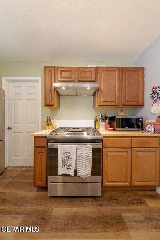 Building Photo - 4217 Canterbury Dr