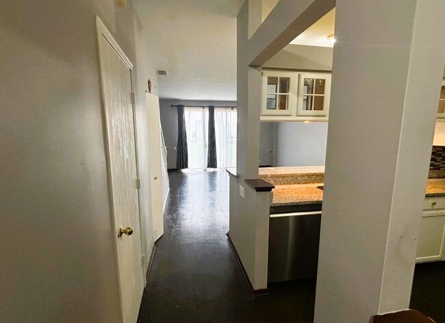 Building Photo - 2528 Bordeaux Ln