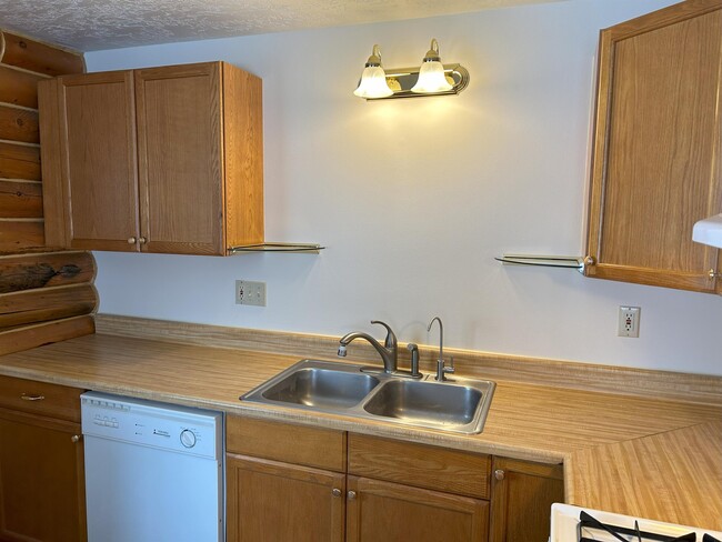 Building Photo - 18 Genetti Dr