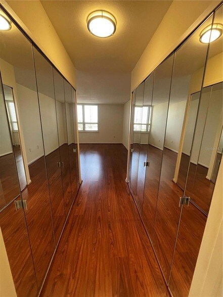 Building Photo - 400 Island Way