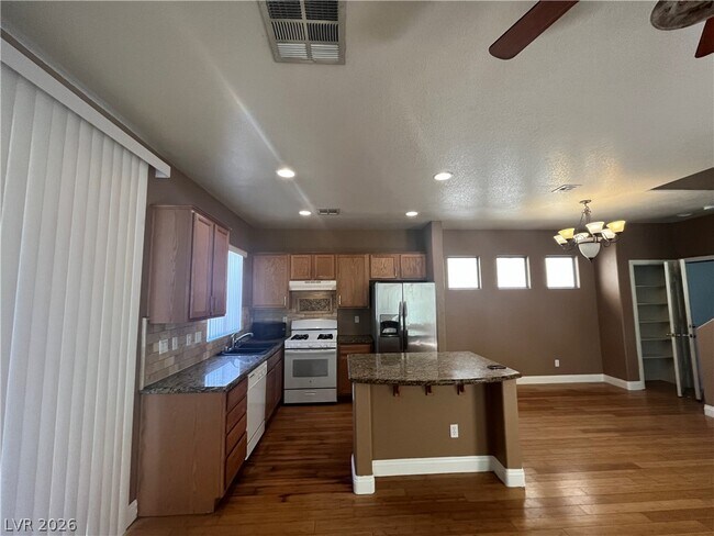 Building Photo - 6547 N Goldfield St