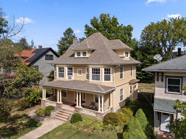 Building Photo - 809 Edgewood Ave