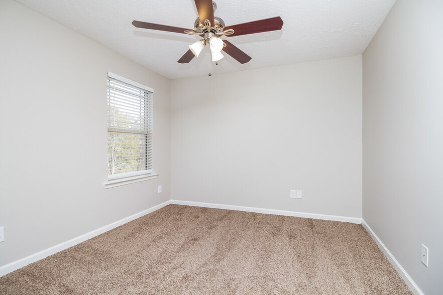 Building Photo - 6465 Paddington Way