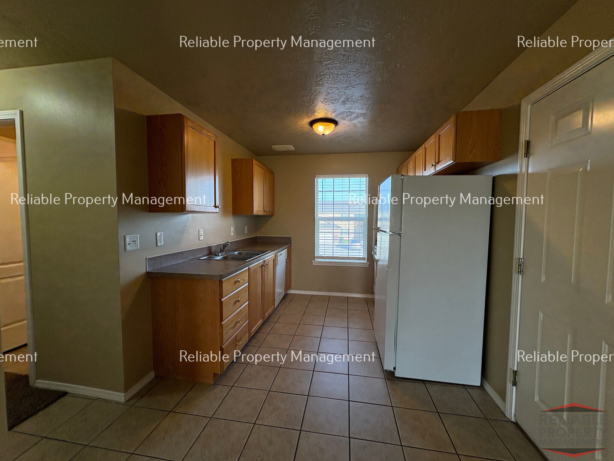 Building Photo - 577 Caribou St