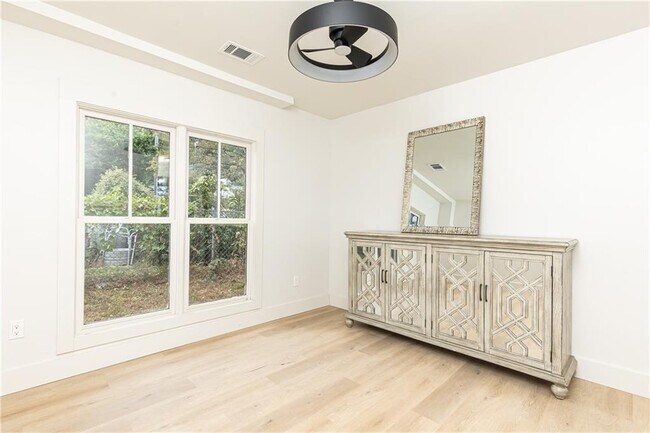 Building Photo - 433 Trabert Ave NW