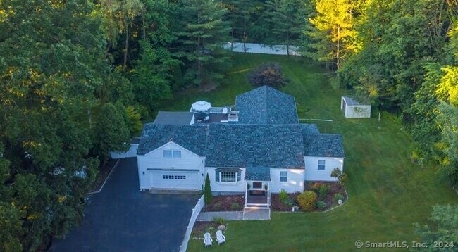 Building Photo - 158 Jelliff Mill Rd