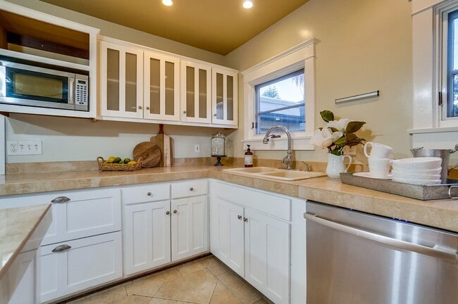 Building Photo - 3131 E Corto Pl