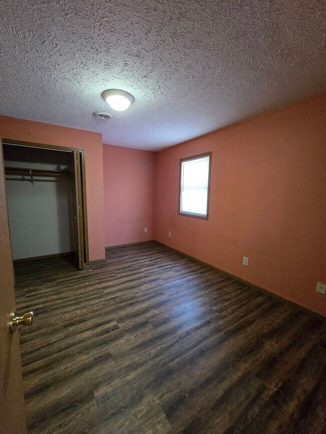 Building Photo - 115 Holly Dr