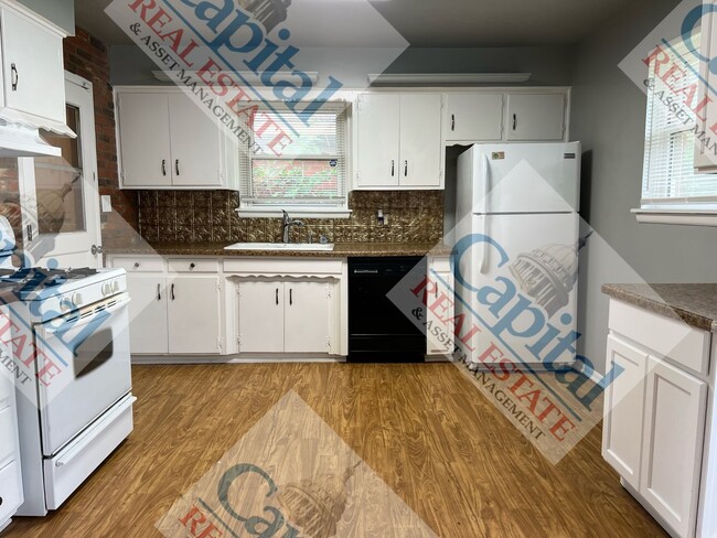 Building Photo - Del City 3 Bedroom