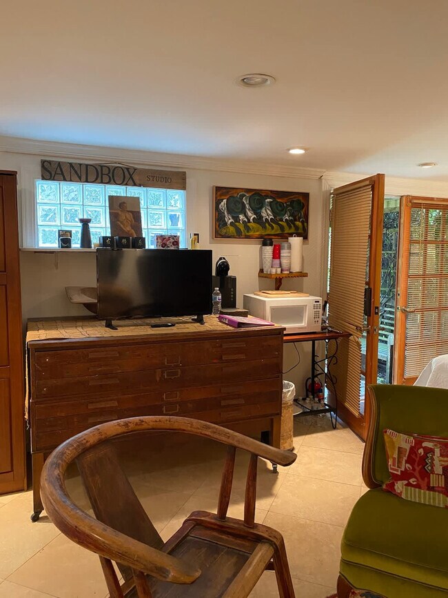 Building Photo - 1023 Crawford St