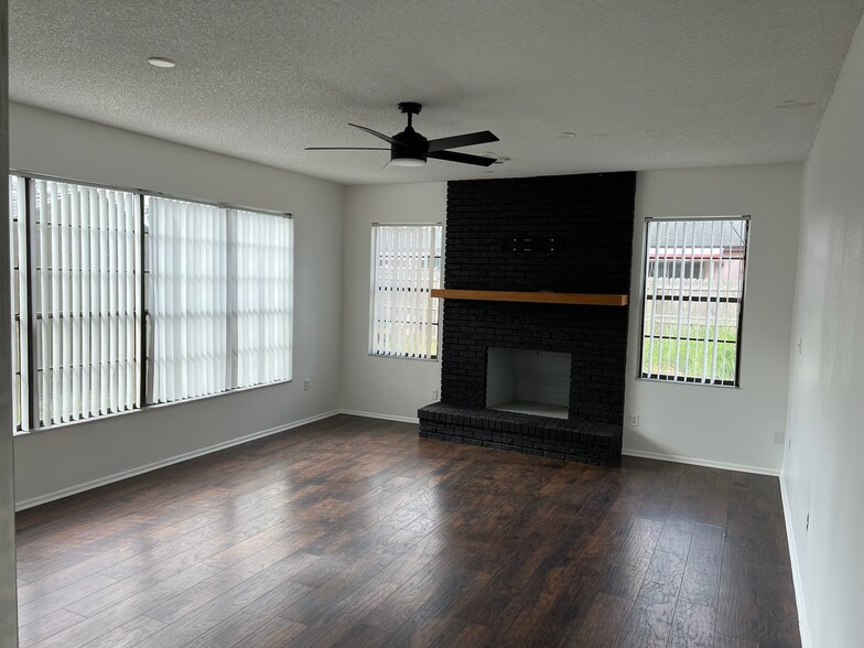 Bonus Room - 2230 Mateo St