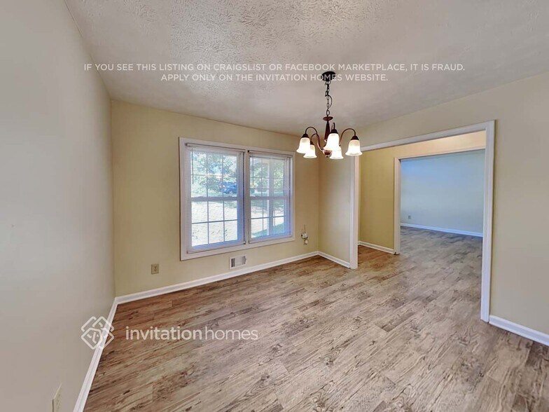 Building Photo - 2907 Spring Lake Dr