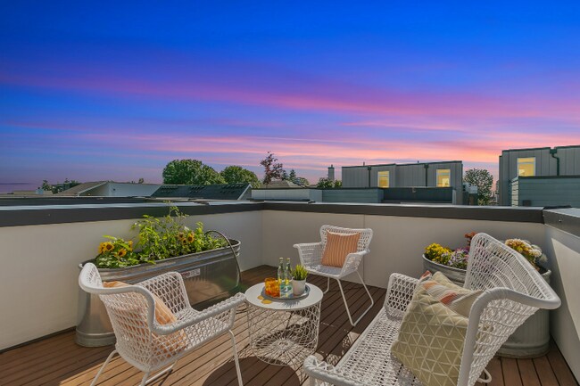 Building Photo - 114A 20th Ave