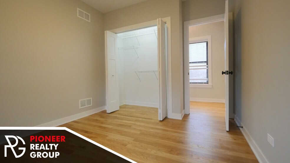 Building Photo - 2209 W Eastwood Ave