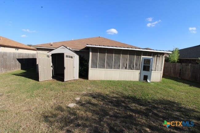 Building Photo - 1407 Saddle Dr