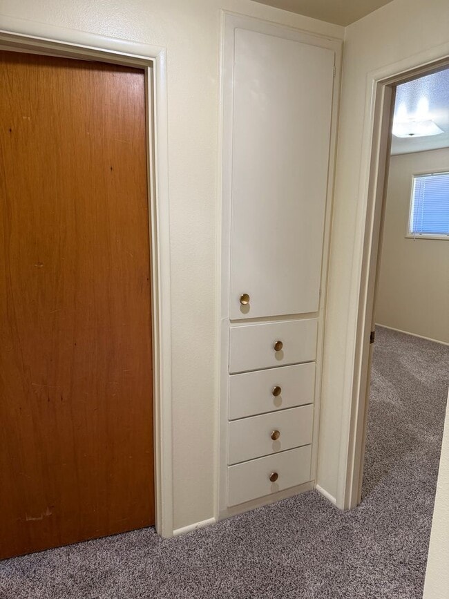 Building Photo - Nice single level 2 bedroom 1 bath house in Springfield!