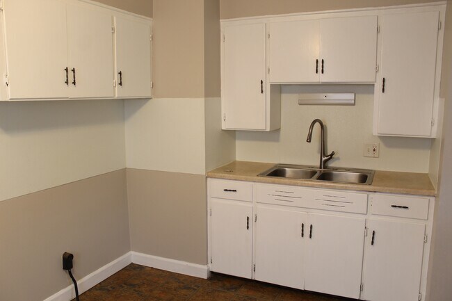 Building Photo - 1749 Piedmont Rd