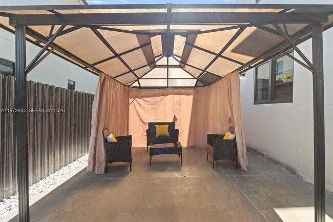 Building Photo - 206 NW 11th Ct