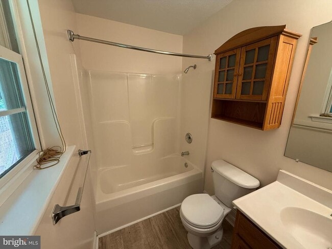 Building Photo - 1183 River Bend Ct