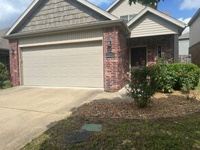 Building Photo - Available for Immediate Move-in!  3 Bedroom, 2 Bathroom, Two-Story Fayetteville Home
