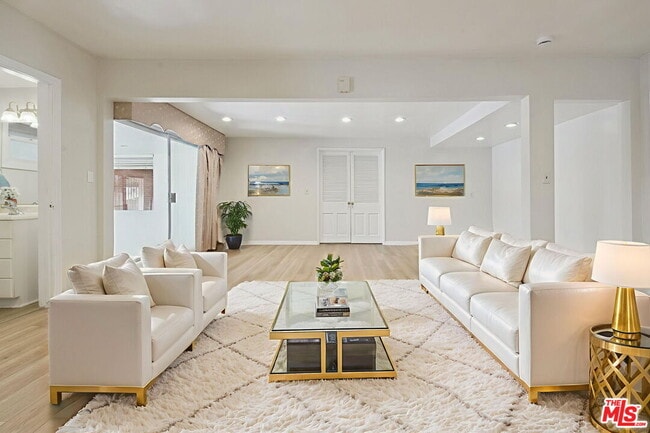 Building Photo - 5667 Heatherdale Dr