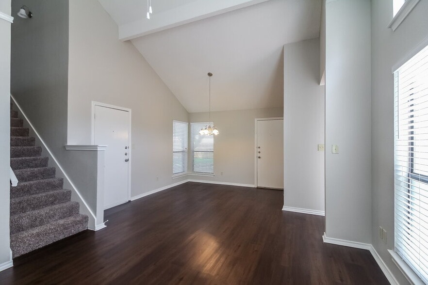 Building Photo - 635 Snapdragon Trail