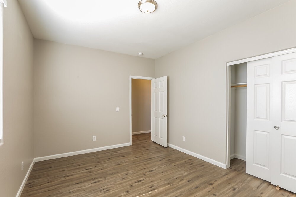 Building Photo - 7504 S 45th Dr