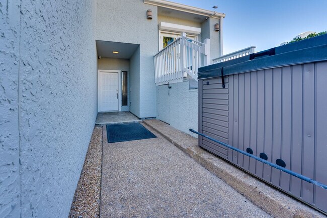 Building Photo - 15237 Isabella Ct