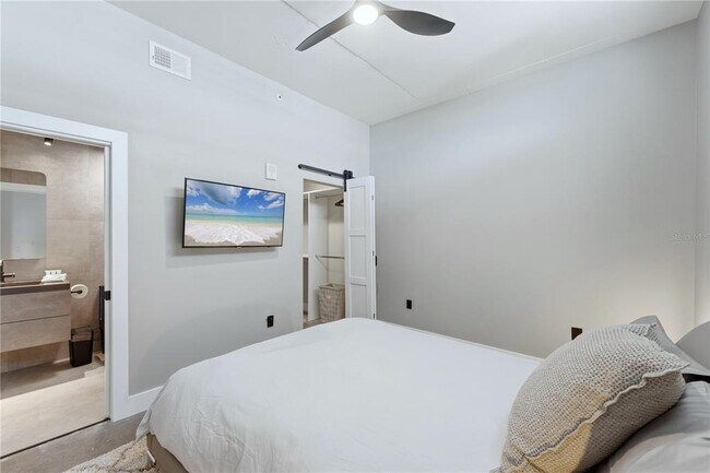 Building Photo - 525 E Jackson St