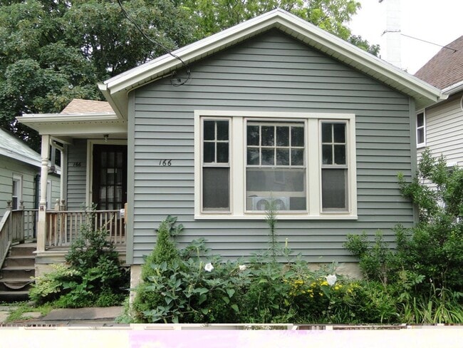 Building Photo - 2 Bedroom House!