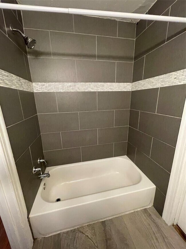 Building Photo - 819 E 31st St