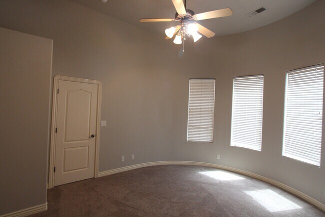 Building Photo - Spacious 3-Bed, 2-Bath Home with Open Floor Plan and Premium Amenities