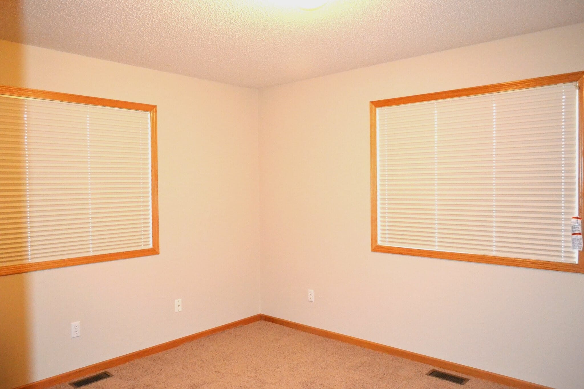 Building Photo - 1033 Lovell Ave W