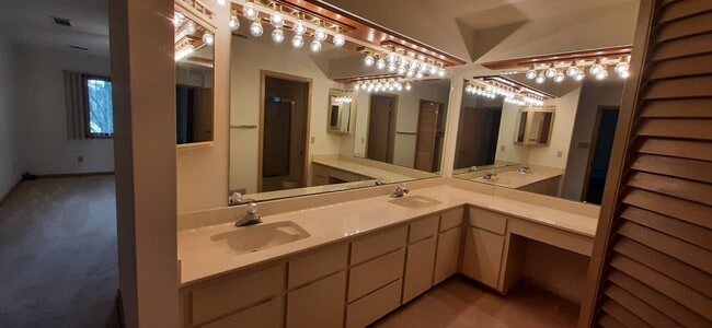 Building Photo - 204 Snead Dr