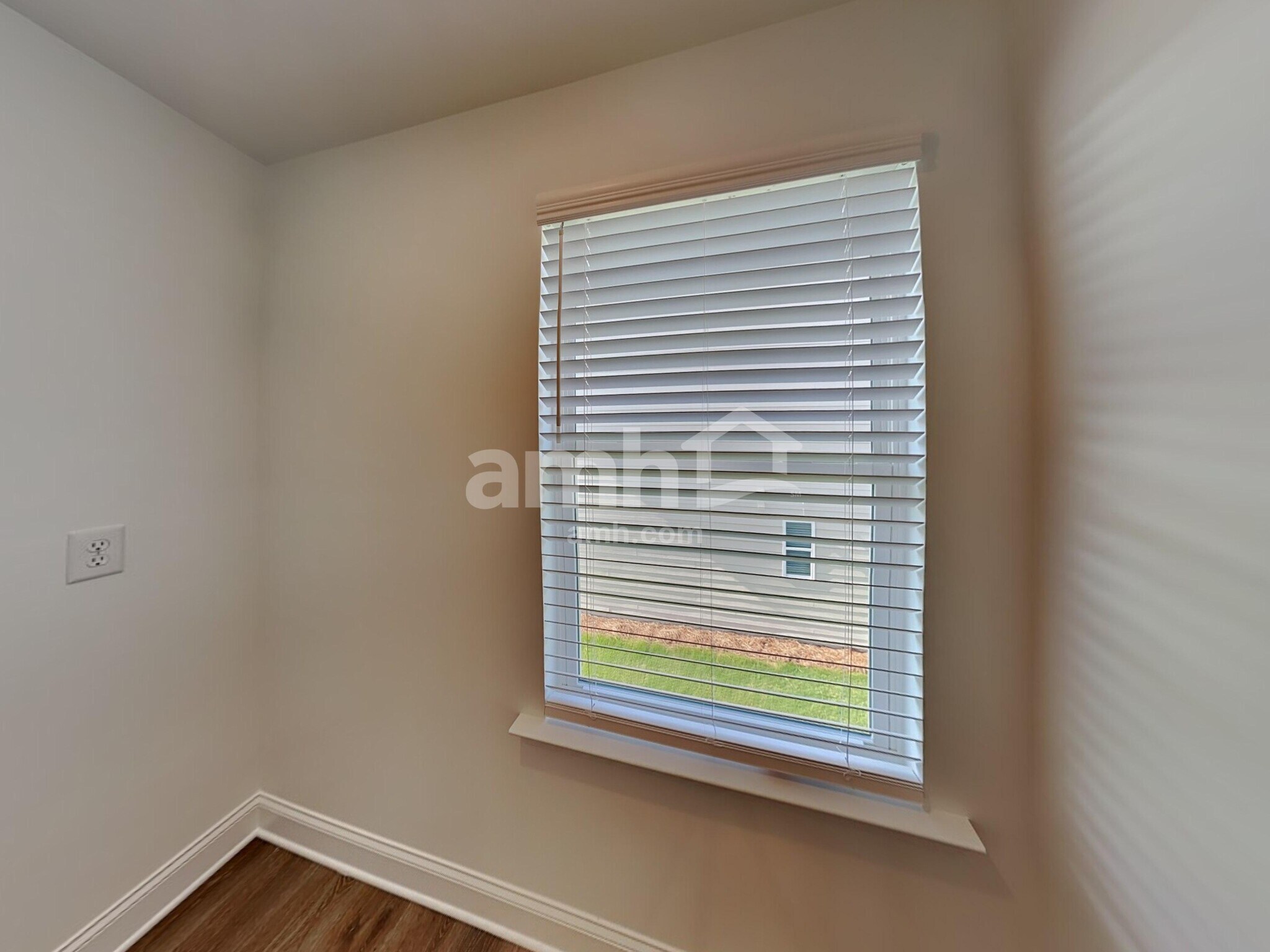Building Photo - 1048 Highland Walk