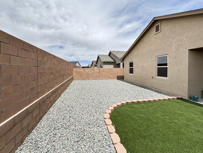 Building Photo - You Found a Nearly New Home For Rent!