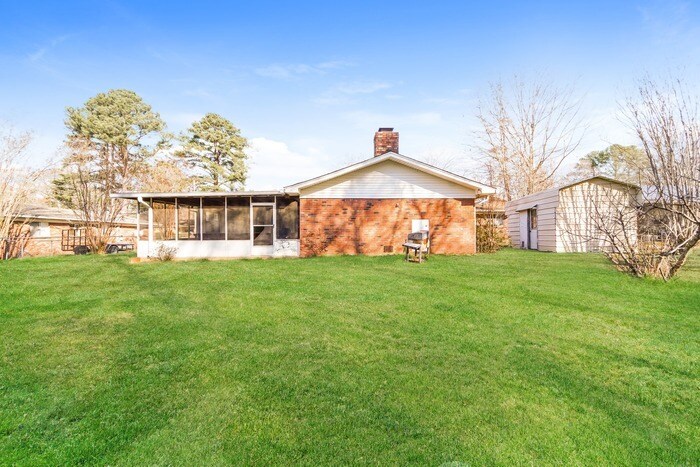Building Photo - 2377 Napoleon Ave
