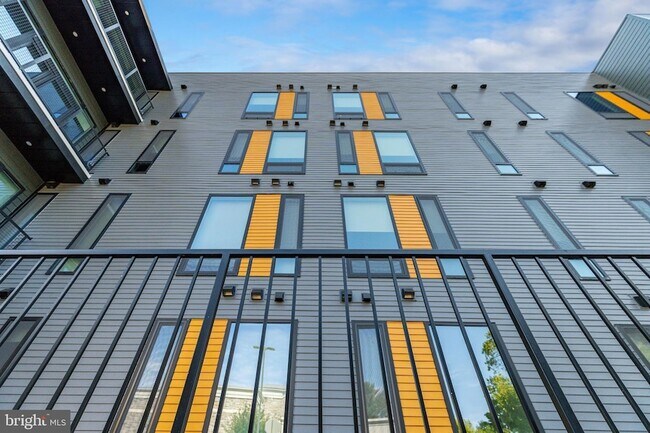 Building Photo - 6910 Ridge Ave