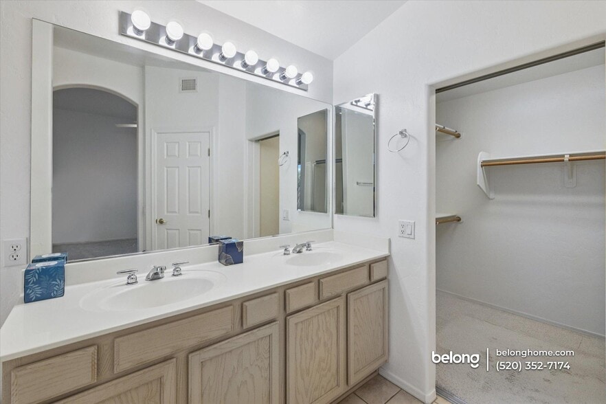 Building Photo - 2311 N Creek Vista Dr