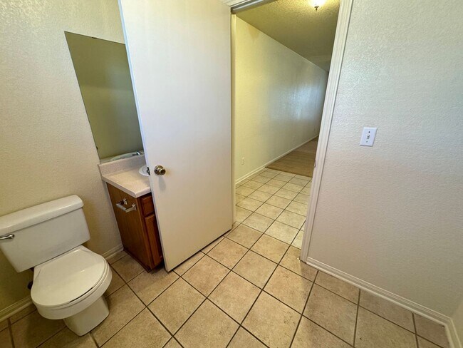 Building Photo - 205 Lydia Dr