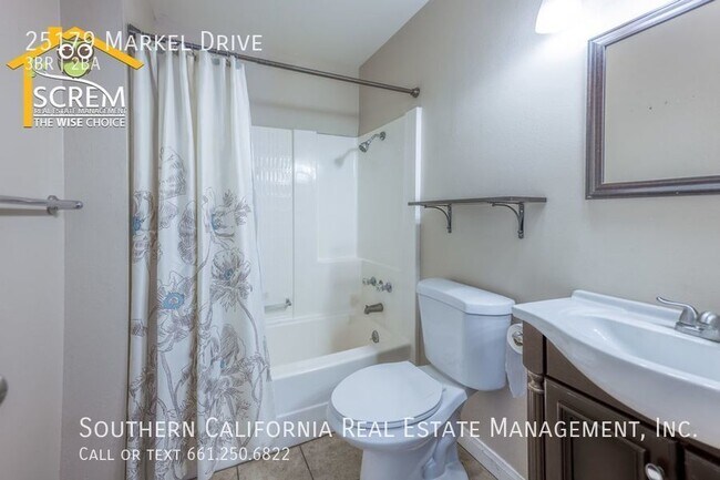 Building Photo - Single Story Three Bedroom Home in Newhall