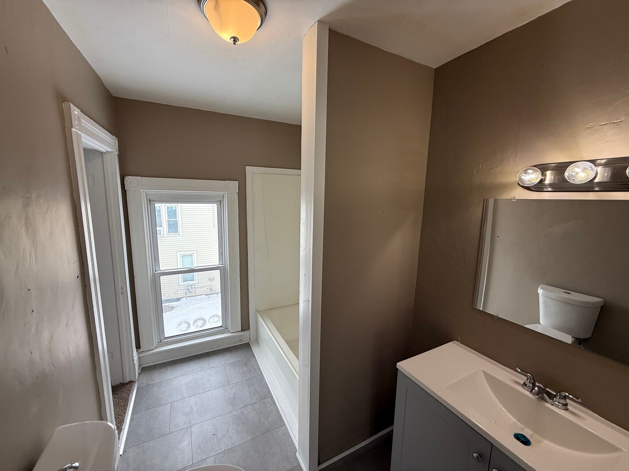 Building Photo - 121 N 8th St