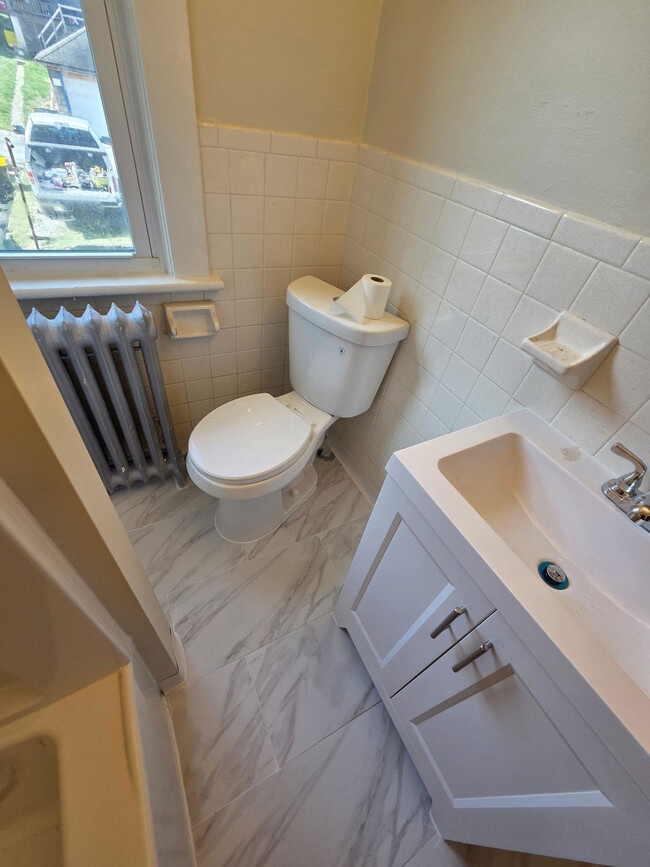 Building Photo - 550-548 Ferndale Ave