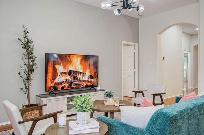 Building Photo - 7211 Crescent Mills Dr