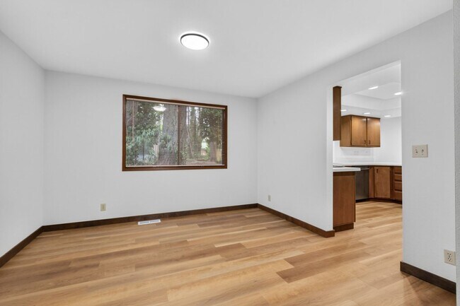 Building Photo - 10612 NE 154th Pl