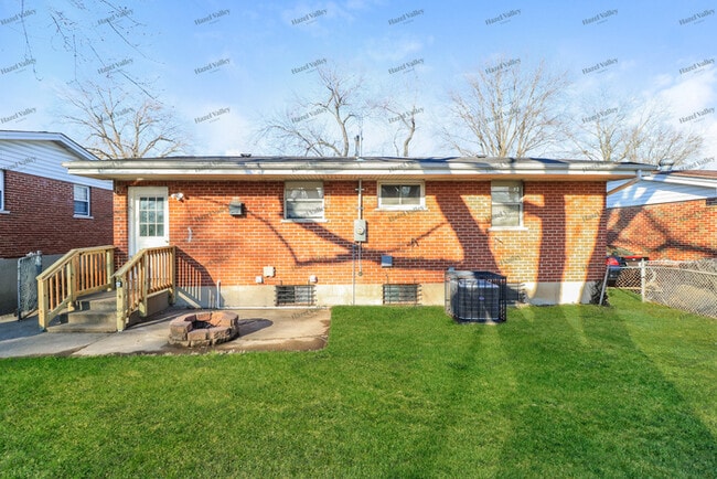 Building Photo - 1370 Reale Ave