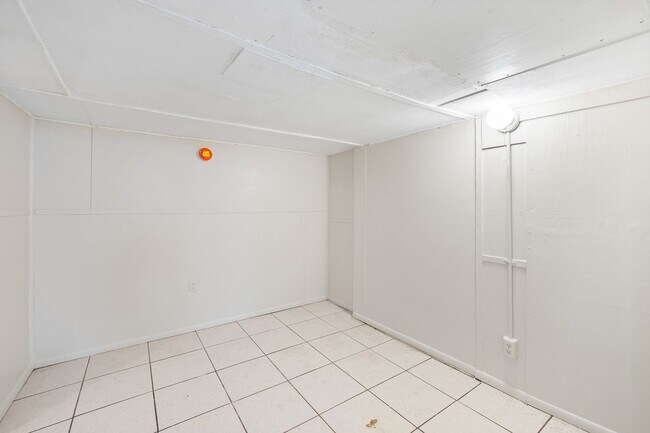 Building Photo - 2242 23rd Ave S