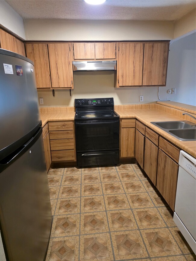 Building Photo - 13033 Wirevine Ln